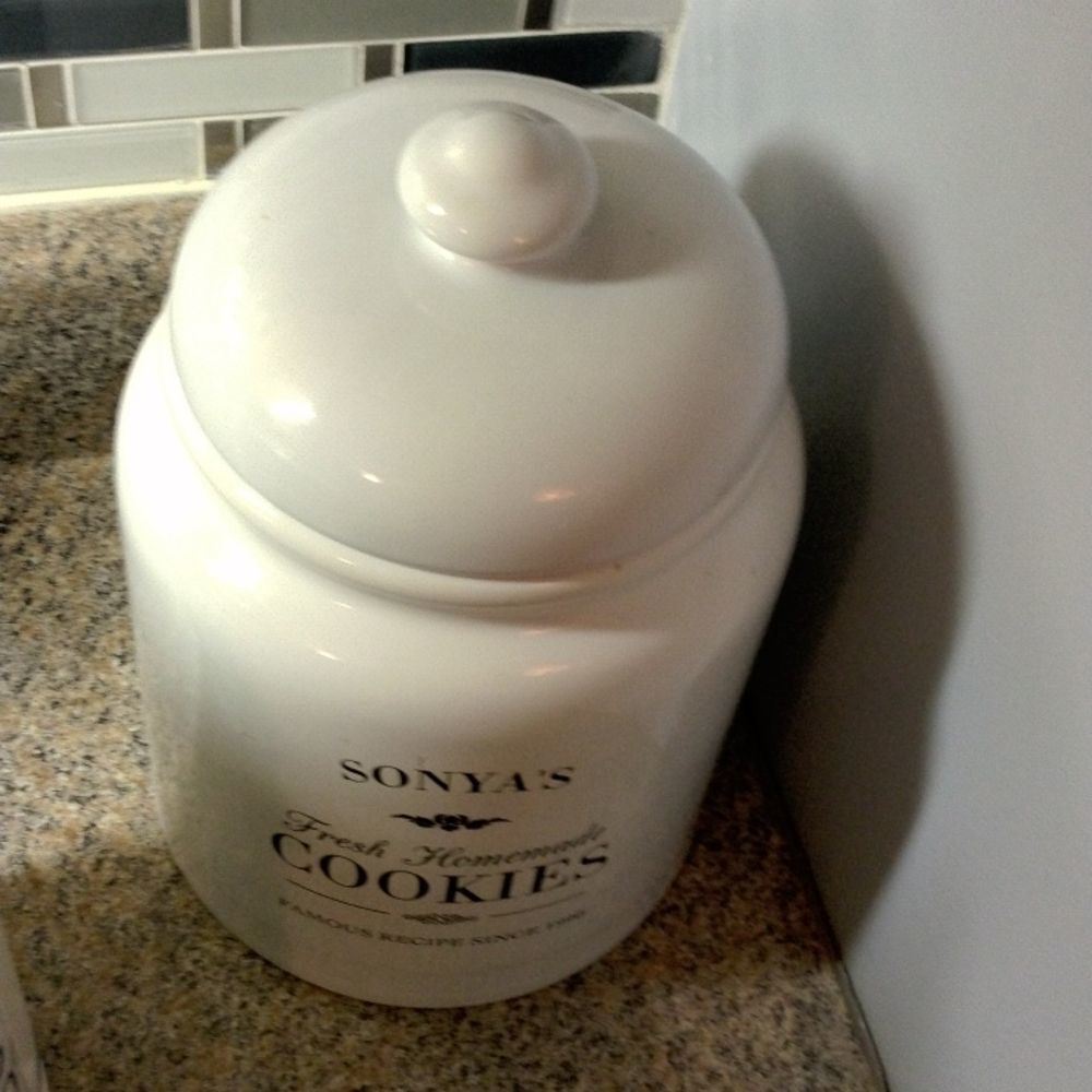 Sonya's Cookie Jar - Picture 3 of 4